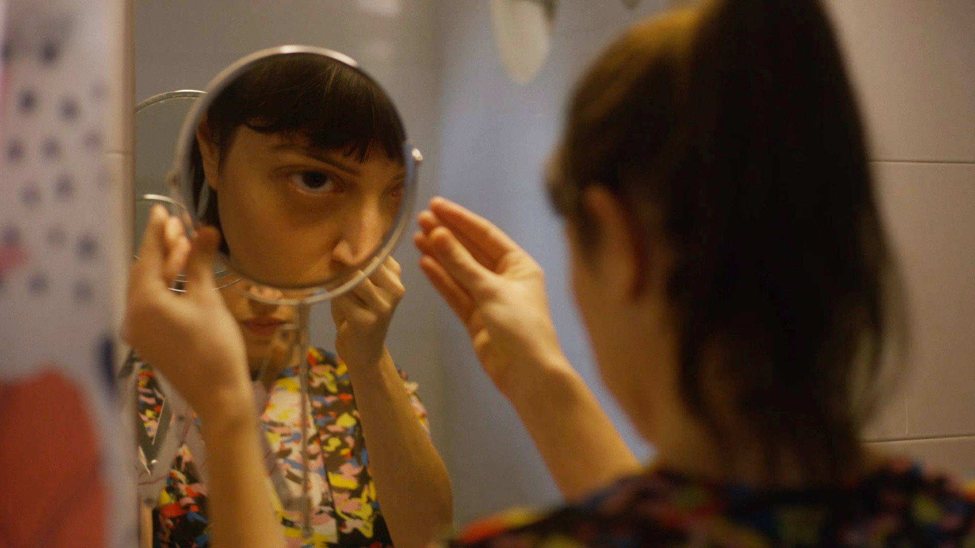 O espelho devolve um estranho em “El Rostro de la Medusa”