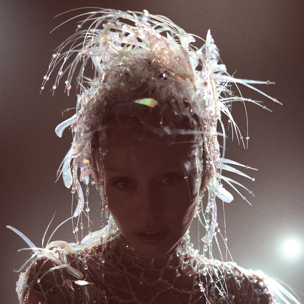 Resenha: “Something Beautiful”, Miley Cyrus