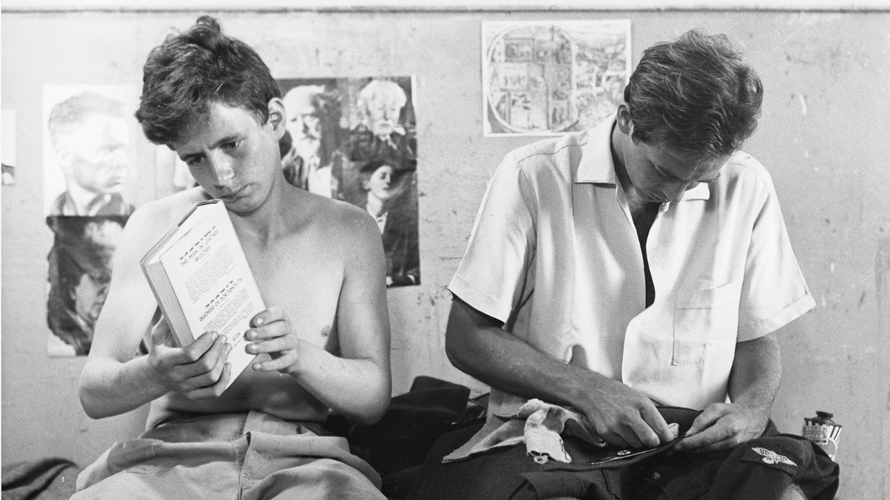 Filme: "My Way Home" (1978), Bill Douglas