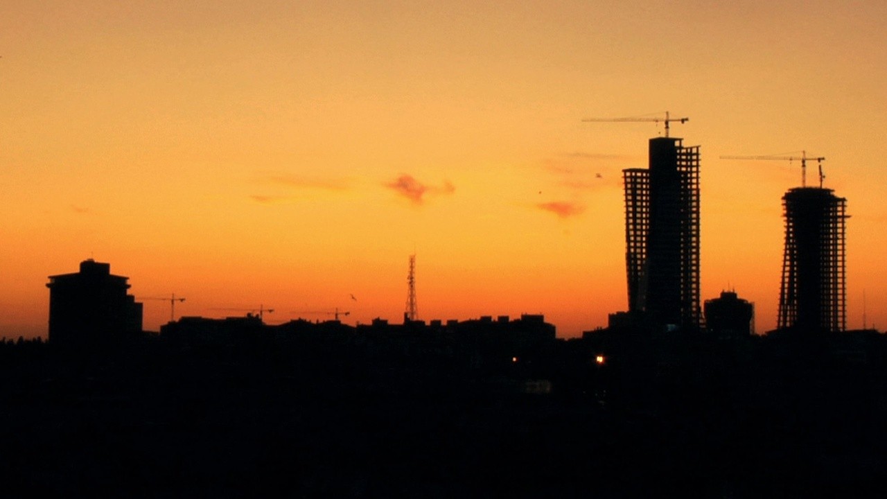 Filme: "Ecumenopolis: City Without Limits" (2011), Imre Azem