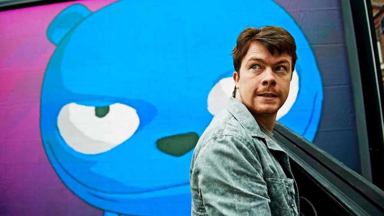 Filme: "Black Mirror: Momento Waldo" (2013), Bryn Higgins
