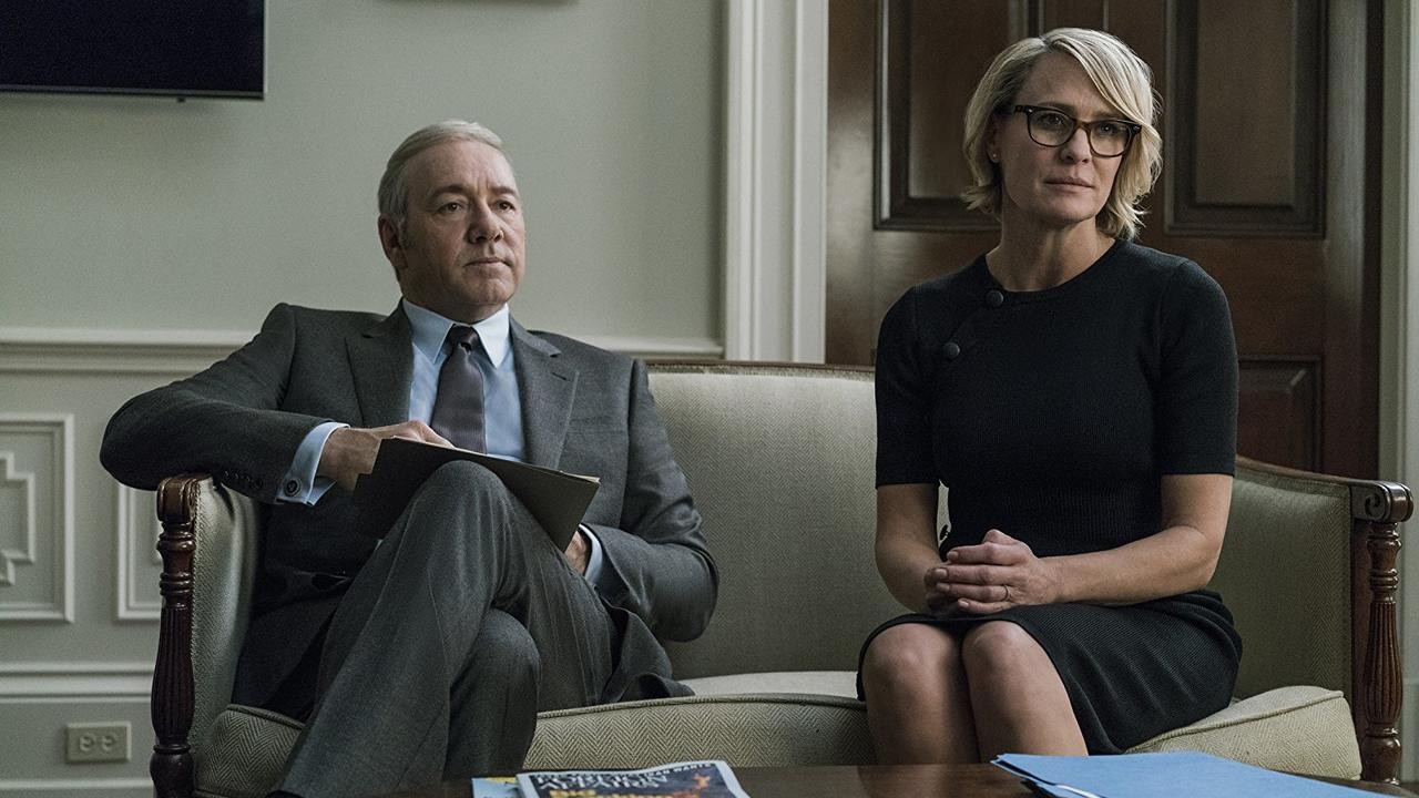 Filme: "House of Cards" (2013), James Foley, Robin Wright, John David Coles, Carl Franklin, Agnieszka Holland, Tucker Gates, Tom Shankland, Alik Sakharov, Allen Coulter, David Fincher, Charles McDougall, Joel Schumacher, John Dahl, Jakob Verbruggen, Roxann Dawson, Daniel Minahan, Michael Morris, Jodie Foster, Alex Graves, Kari Skogland