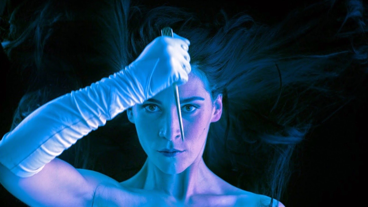 Filme: "The Strange Colour of Your Body's Tears" (2013), Hélène Cattet, Bruno Forzani