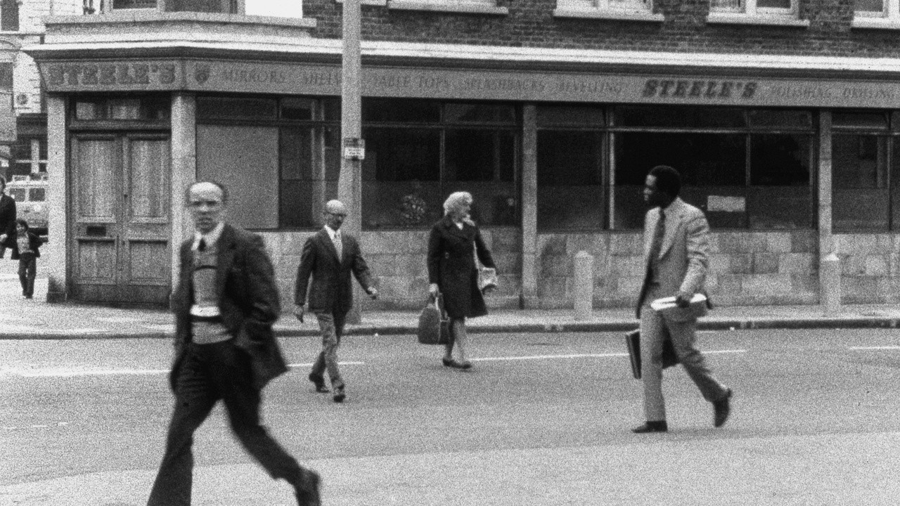 Filme: "The Girl Chewing Gum" (1976), John Smith
