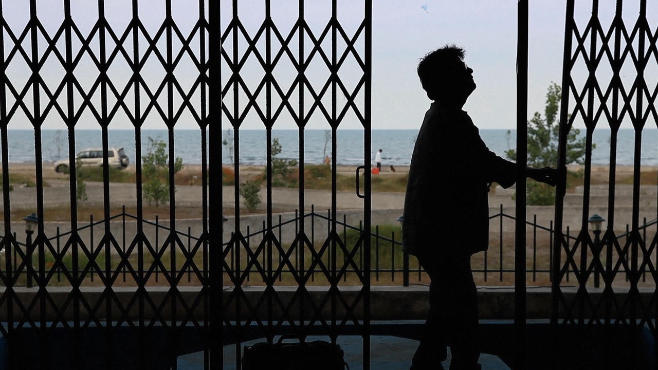 Filme: "Cortina Fechada" (2013), Kambuzia Partovi, Jafar Panahi