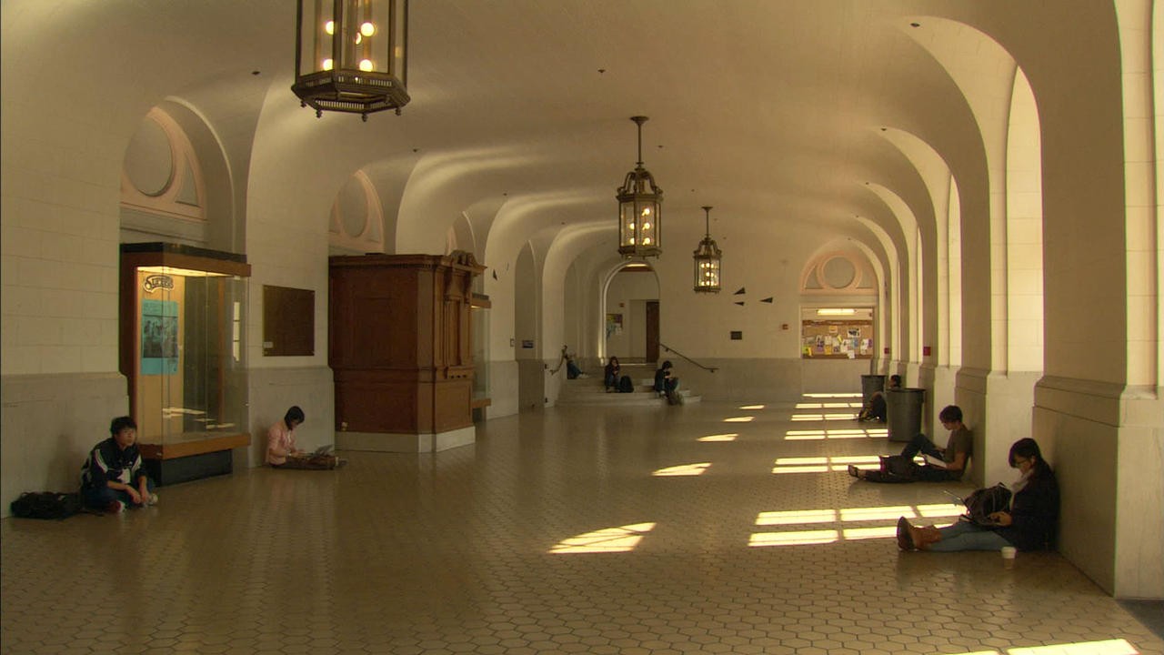 Filme: "At Berkeley" (2013), Frederick Wiseman