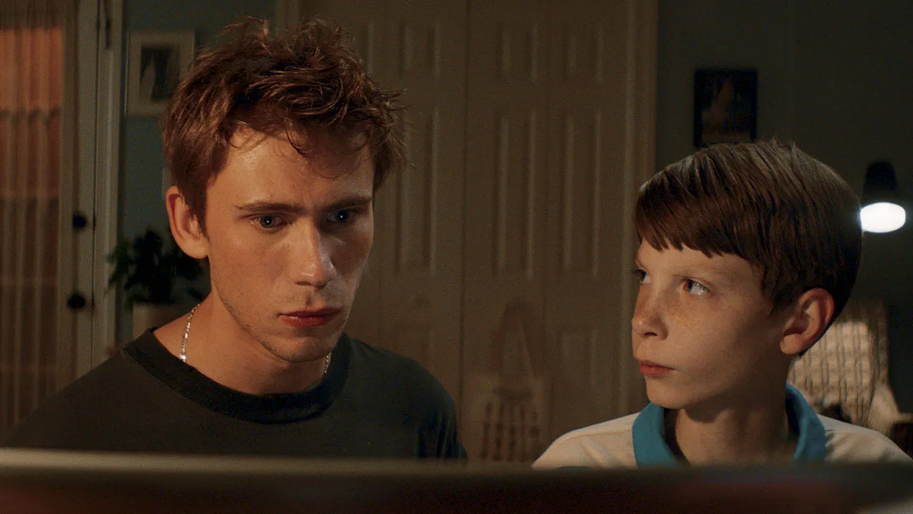 “Griffin in Summer” mostra um adolescente audacioso descobrindo o amor