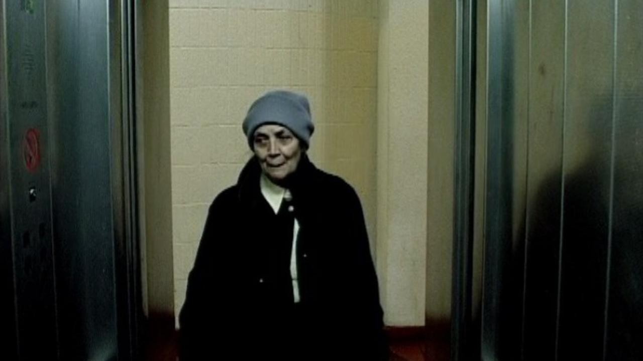 Filme: "Lift" (2001), Marc Isaacs