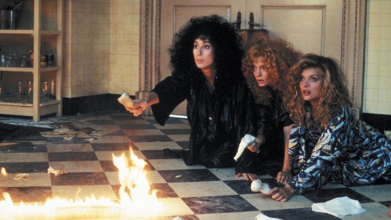 Filme: "As Bruxas de Eastwick" (1987), George Miller