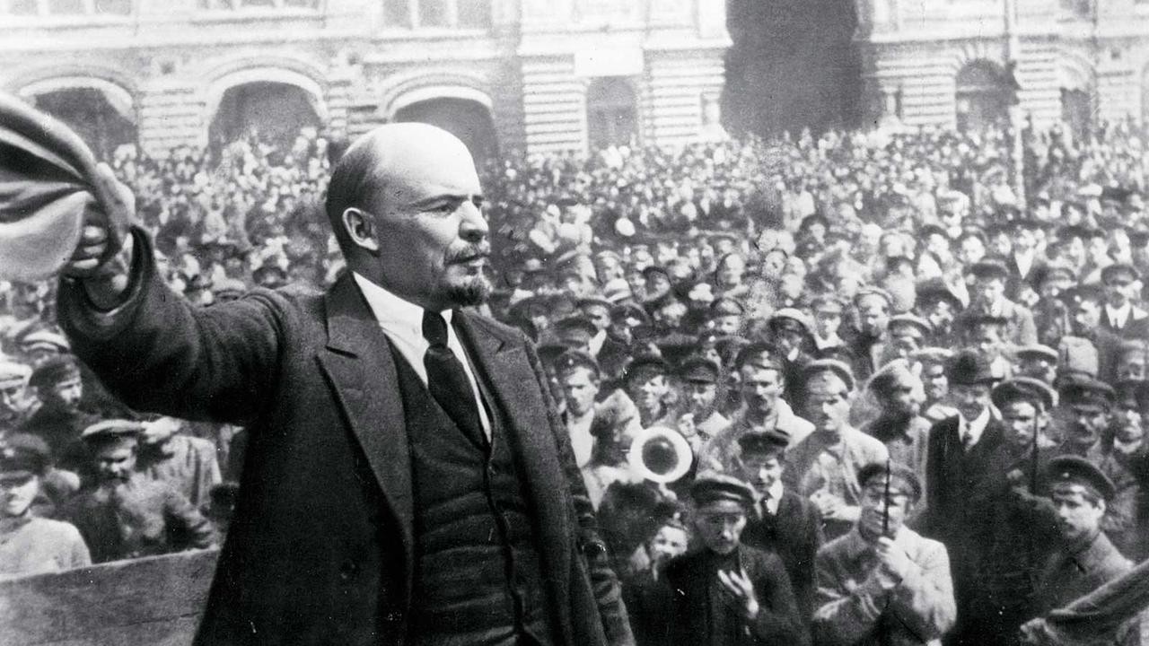 Filme: "The Fall of the Romanov Dynasty" (1927), Esfir Shub